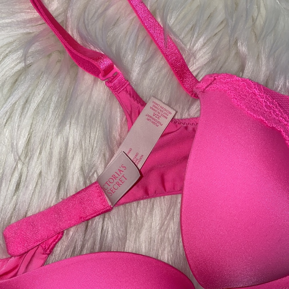 Victoria’s Secret Bra - Picture 2 of 4